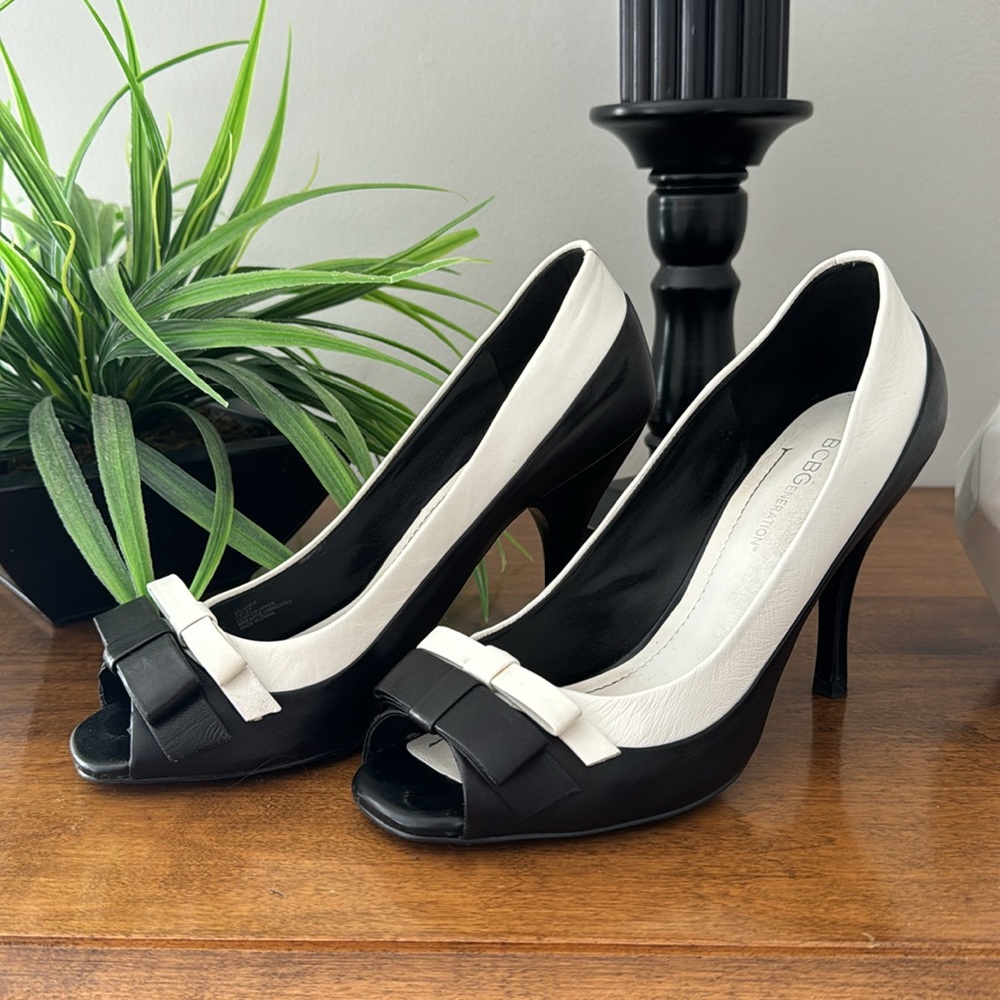 BCBG Soft Black and White Leather Heels